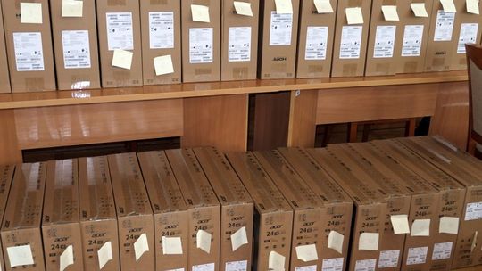 174 dzieci z Malborka otrzymało komputery lub tablety w ramach projektu  „Granty PPGR – Wsparcie dzieci i wnuków byłych pracowników PGR w rozwoju cyfrowym”.