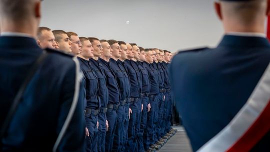 91 nowo przyjętych pomorskich funkcjonariuszy złożyło ślubowanie.