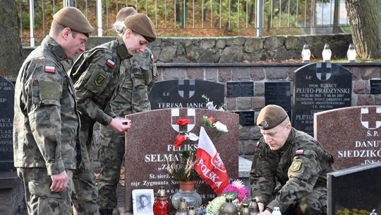 Akcja żołnierzy WOT w miejscach pamięci w Gdańsku i Gdyni.