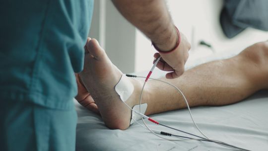 Aparat TECAR w nowoczesnej fizjoterapii - na co zwrócić uwagę przed zakupem sprzętu?