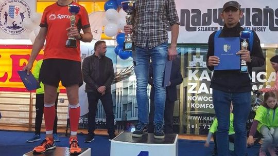 Bartosz Mazerski z LKS-u Zantyr Sztum został zwycięzcą półmaratonu rozegranego w ramach VII Biegu Nadwiślańskiego Szlakiem Doliny Dolnej Wisły w Tczewie.