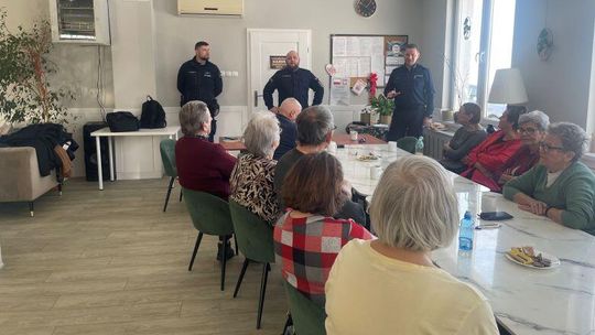 Bezpieczeństwo seniorów tematem debaty w Klubie Seniora Pozytywka w Mikołajkach Pomorskich.