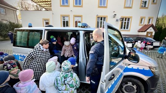 Bezpieczeństwo tematem spotkania malborskich policjantów z przedszkolakami.