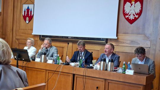 Burmistrz Malborka bez wotum zaufania i absolutorium. Czy będzie referendum?