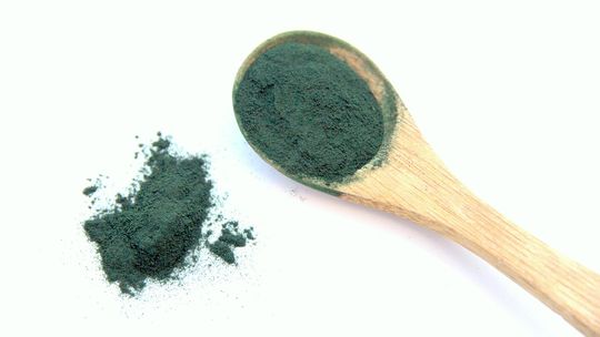 Chlorella i spirulina w tabletkach - jak działają te produkty?
