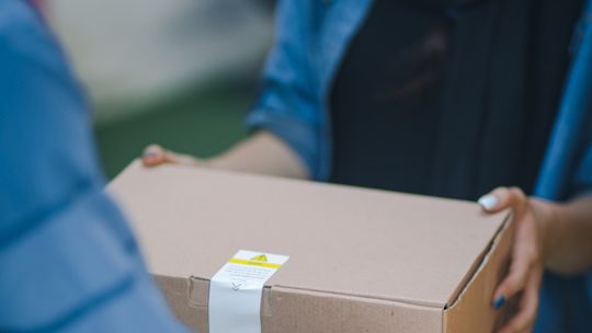 Cła i regulacje w międzynarodowych przesyłkach. Co warto wiedzieć?
