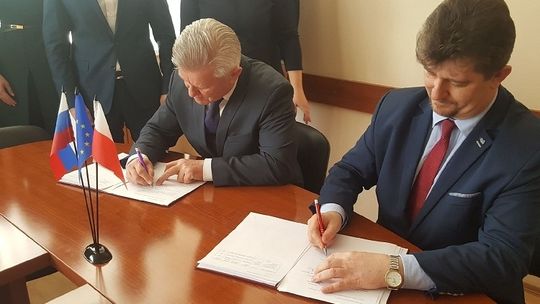 Coraz bliżej modernizacji bulwarów – burmistrz podpisał umowę partnerską z miastem Swietłyj