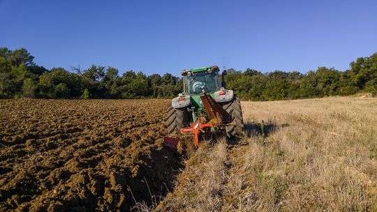 Czy warto kupować używane maszyny rolnicze?