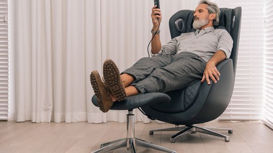 Fotel masujący a jakość snu – jak masaż wspiera wieczorny relaks?