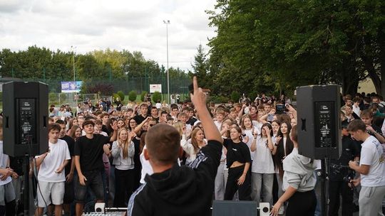 Głośniejsi od szkolnego dzwonka! Otrzęsiny klas pierwszych w Technikum nr 3.