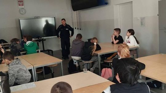 Hejt w sieci tematem spotkania sztumskiego policjanta z uczniami.