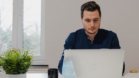Home office większym obciążeniem dla młodych