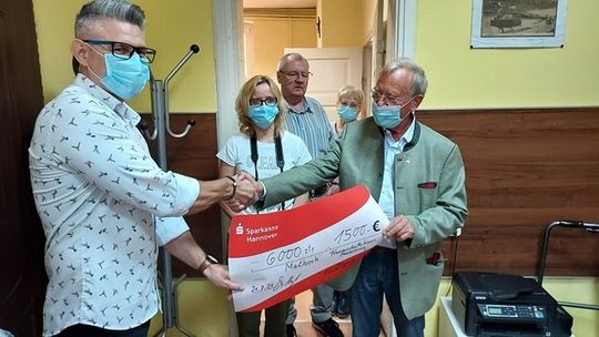 Honorowy Obywatel przekazał kolejne środki dla malborskiego MOPSU. Na wsparcie może liczyć też PCZ