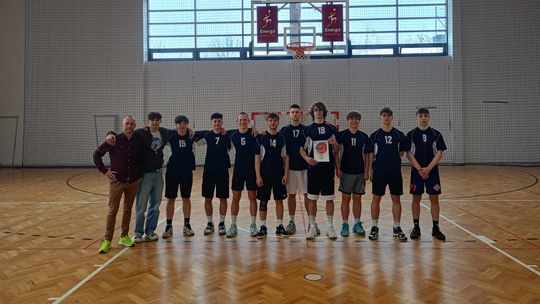 II miejsce uczniów z II LO w Malborku w półfinałach wojewódzkich w koszykówce chłopców