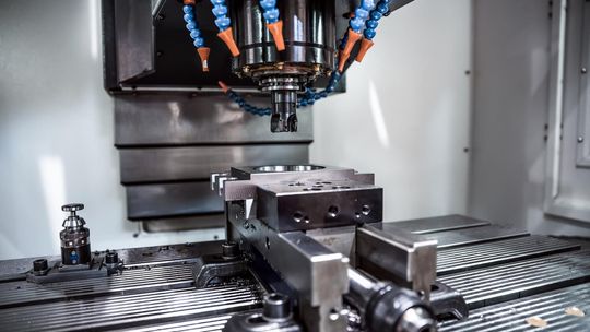 Jak wybrać odpowiednią frezarkę numeryczną do swojej produkcji? Jak wybrać odpowiednią frezarkę numeryczną do swojej produkcji?