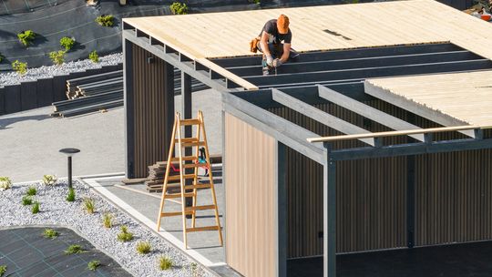 Jak wygląda proces budowy domu modułowego krok po kroku - od projektu do odbioru?