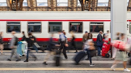 Kolej przygotowana na bezpieczne podróże podczas Świąt Wielkanocnych