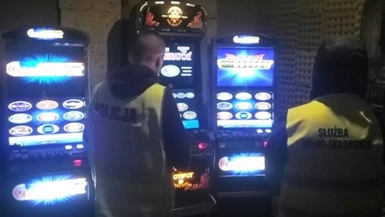Krajowa Mapa Zagrożeń Bezpieczeństwa. Narkotyki i automaty do gier zabezpieczone przez malborskich policjantów.