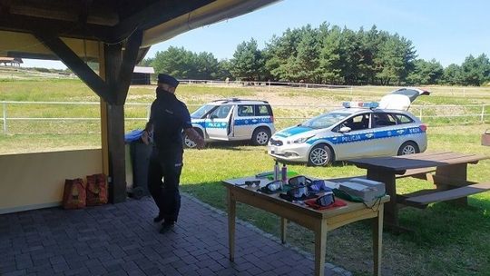  ,,Kręci mnie bezpieczeństwo nad wodą'' spotkanie policjanta z dziećmi w Sztumskim Polu