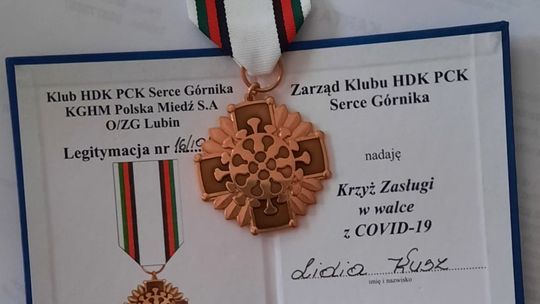 Krzyż Zasługi w walce z COVID-19. Pani Lidia Kusz doceniona przez Zarząd Główny Klubu HDK PCK 