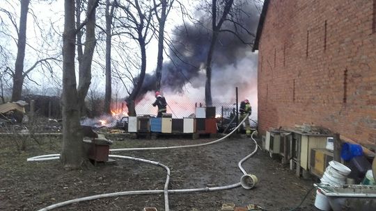 Lichnowy: 7 zastępów JRG gasiło pożar składowiska opon 