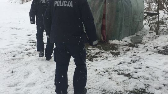 Malbork. Dzielnicowi sprawdzają miejsca przebywania osób bezdomnych