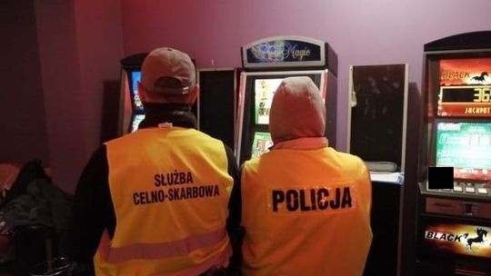 Malbork. Funkcjonariusze zabezpieczyli kolejne nielegalne automaty do gier hazardowych