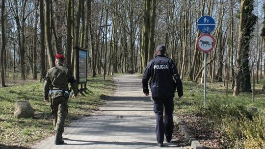 Malbork-Malborscy policjanci przeciwdziałają  rozprzestrzenianiu się koronawirusa.