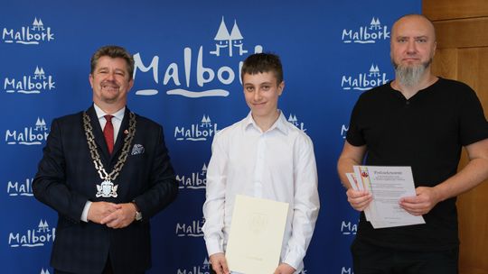 Malbork. Nagrody dla najlepszych uczniów, finalistów i laureatów konkursów przedmiotowych i poza przedmiotowych.