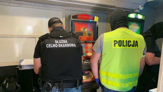 Malbork. Nielegalne automaty do gier hazardowych zabezpieczone przez funkcjonariuszy