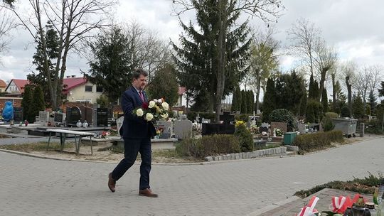 Malbork. Upamiętniono ofiary zbrodni katyńskiej oraz ofiary katastrofy samolotu rządowego pod Smoleńskiem.