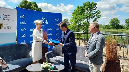 Malbork. Uroczyste podpisanie umowy o udzielenie pożyczki miejskiej