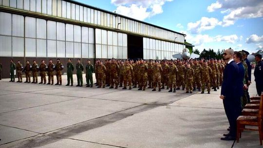 Malbork. Uroczystość pożegnania włoskich powietrznych w 22. Bazie Lotnictwa Taktycznego.