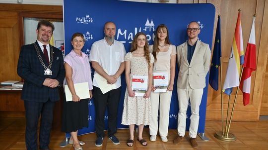 Malbork. Wręczenie nagród laureatom i finalistom konkursów przedmiotowych i poza przedmiotowych.