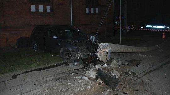Malbork. Wypadek nietrzeźwego kierowcy na skrzyżowaniu Jagiellońskiej i Grunwaldzkiej 