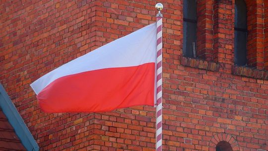 Malbork. Wywieś flagę w Dzień Flagi Państwowej Rzeczypospolitej.