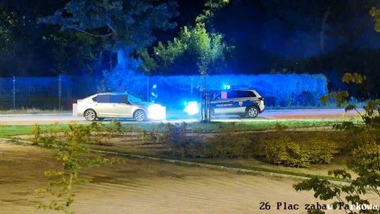 Malbork. Zniszczyli parking przy placu zabaw – sprawcy w rękach służb