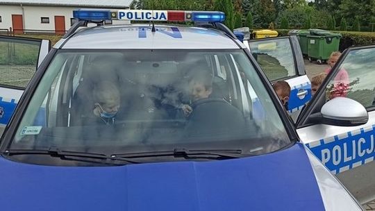 Malborscy policjanci ruszyli do szkół i przedszkoli uczyć najmłodszych zasad bezpieczeństwa