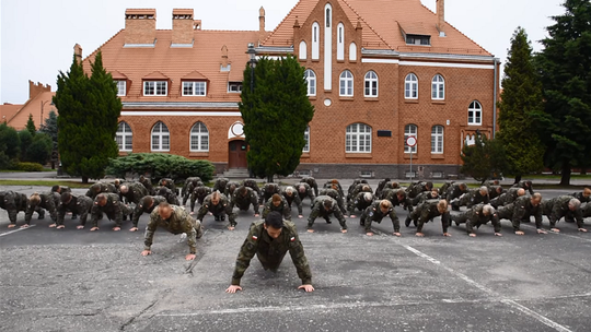 Malborscy terytorialsi wsparli rehabilitację małej Julki