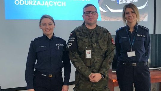 Malborskie policjantki przeprowadziły szkolenie dla żołnierzy 224 Kompanii Radiotechnicznej Lasowice Wielkie.