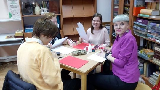 Mini warsztaty w czytelni szkolnej I LO  w Malborku.