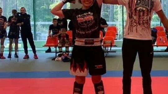 Młoda zawodniczka kickboxingu z II LO w Malborku