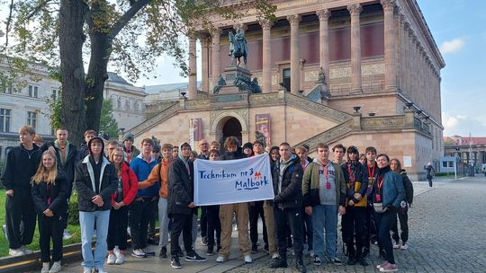 Młodzież Technikum nr 3 w Malborku na tropach polskich śladów w Berlinie