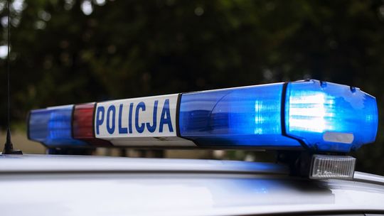Motorowerzysta doprowadził do zdarzenia na przejeździe kolejowym w Goraju.