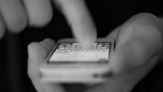 Na szczepienie przeciwko COVID-19. Zarejestrujemy się wysyłając SMS.