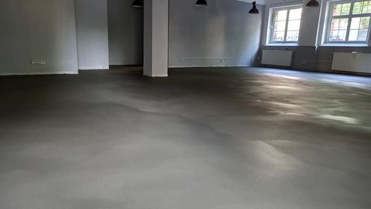 Nie tylko okradli, ale też zniszczyli lokal - właściciele Klubokawiarni Ciekawa poszukują wandali