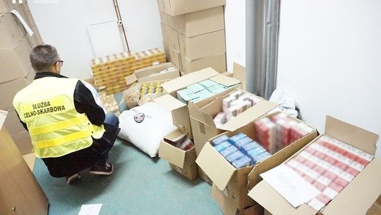 Nielegalne papierosy, alkohol i krajanka tytoniowa przechwycone przez KAS i SG
