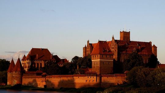 Noc Muzeów. Nocne zwiedzanie zamków w Malborku, Kwidzynie i Sztumie. 