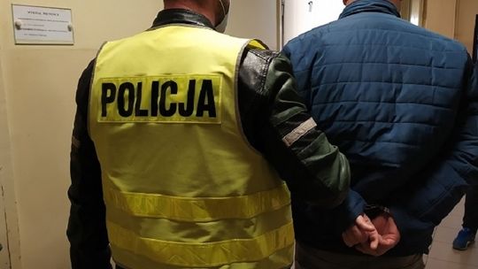 Nowodworska policja zatrzymała mieszkańca Elbląga podejrzanego o rozbój.