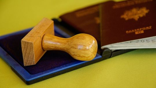 Od 3 czerwca nowe przepisy unijne ws. przewożenia pieniędzy przez granicę